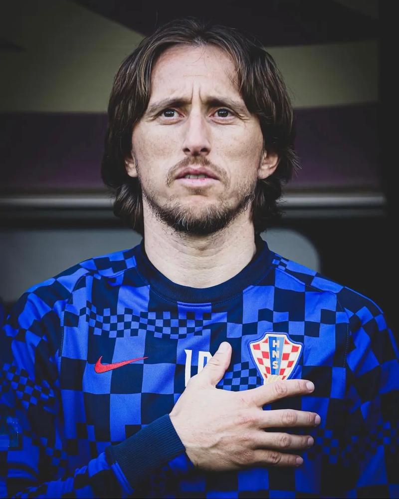 29岁法国女子网球名将转行当“网红模特”，曾因隆胸惹争议