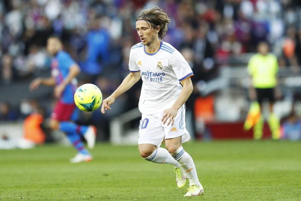 TA：利物浦中场莫顿即将加盟里昂，转会费含浮动约1500万镑